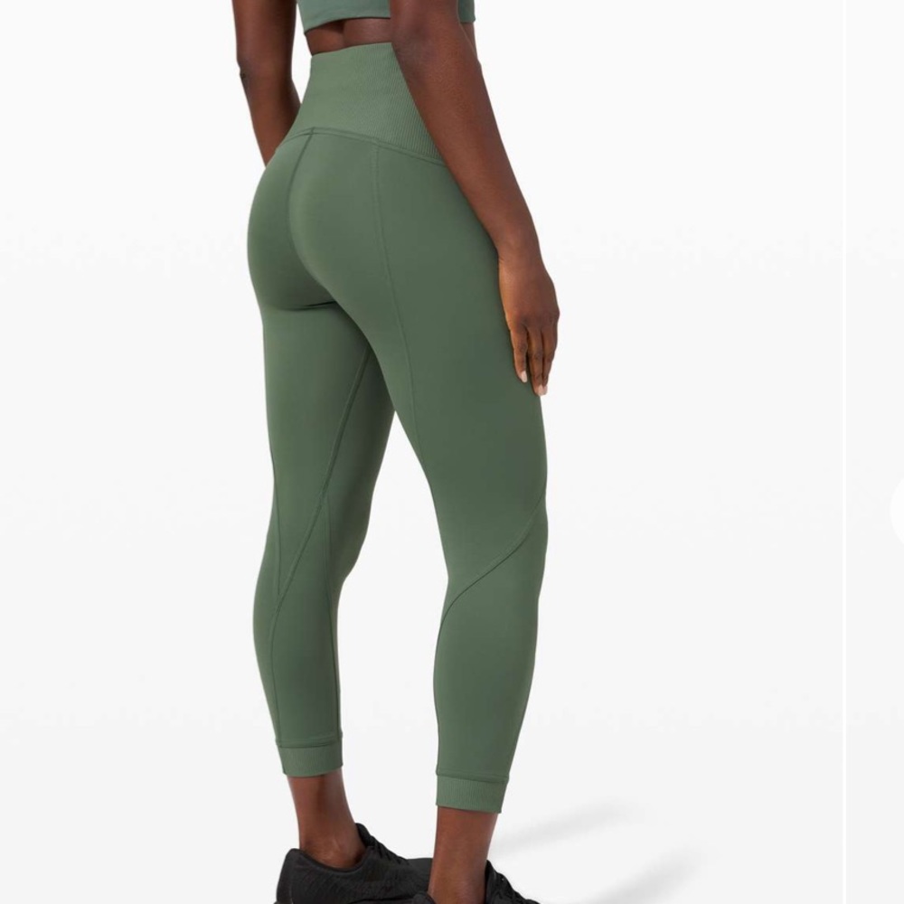 Lulu🍋 Algae Green Train Free High Rise Crop 23” Nulux size 6